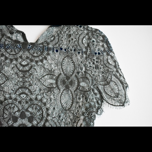 2/$20 Zara green eyelet lace crop top - Picture 2 of 3